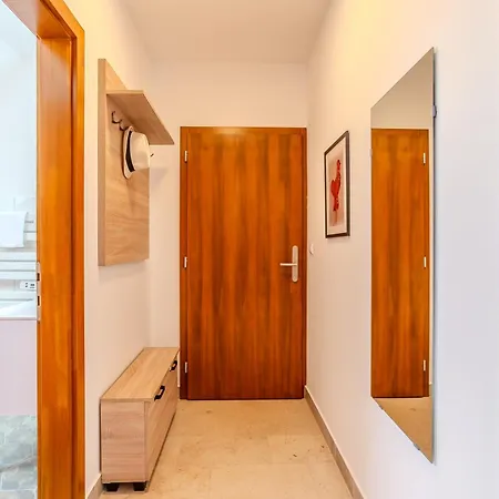 Fueloep Panzio Near Balaton Apartman *