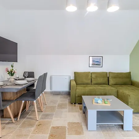 Fülöp Panzió Near Balaton Apartman Révfülöp