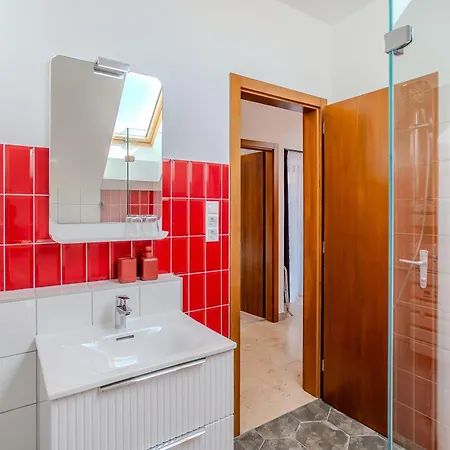 Fueloep Panzio Near Balaton Apartman *