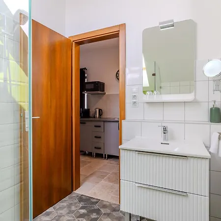 Apartman Fueloep Panzio Near Balaton *