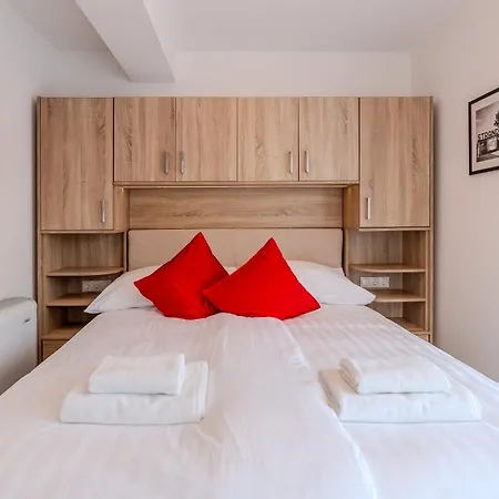 Fueloep Panzio Near Balaton Apartman