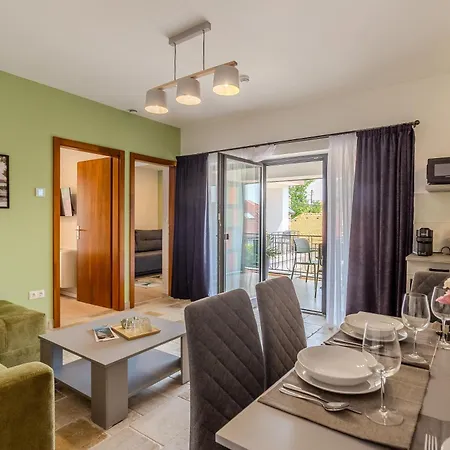 Fueloep Panzio Near Balaton Apartman