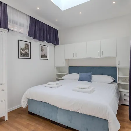 Fueloep Panzio Near Balaton Apartman