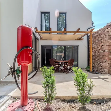 Fueloep Panzio Near Balaton Apartman Révfülöp