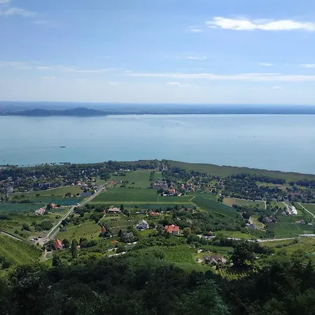 Fülöp Panzió Near Balaton Révfülöp