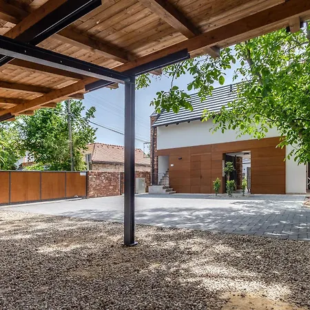 Fülöp Panzió Near Balaton Apartman *