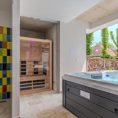 Fueloep Panzio Near Balaton Appartamento Révfülöp