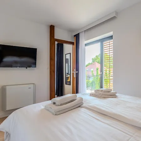 Fueloep Panzio Near Balaton Appartamento Révfülöp