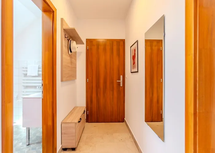 Fueloep Panzio Near Balaton Apartment *