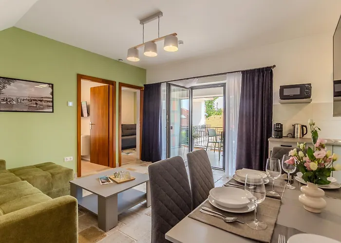 Fueloep Panzio Near Balaton Apartment