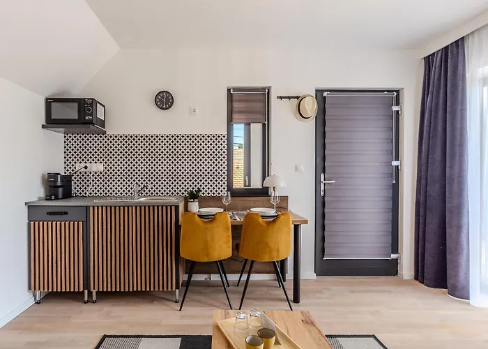 Fueloep Panzio Near Balaton Apartment Révfülöp