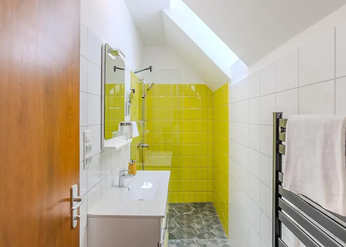 Fueloep Panzio Near Balaton Apartment Révfülöp