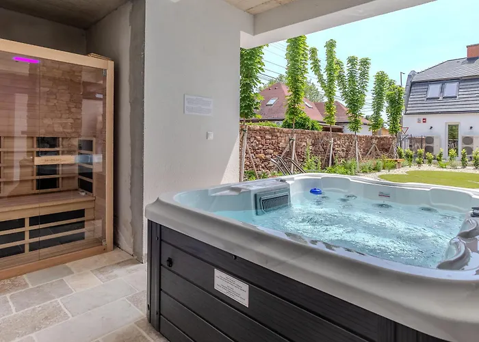 Fueloep Panzio Near Balaton Apartment *