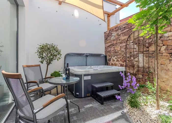 Fueloep Panzio Near Balaton Révfülöp