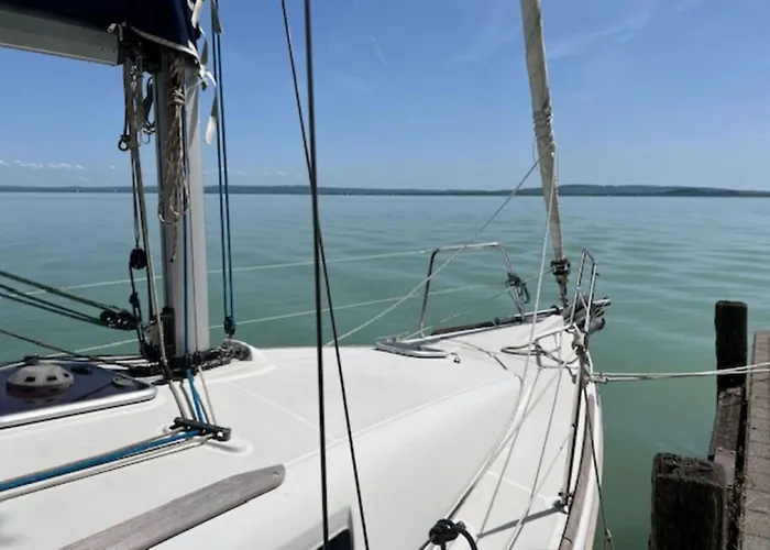 Fueloep Panzio Near Balaton Révfülöp