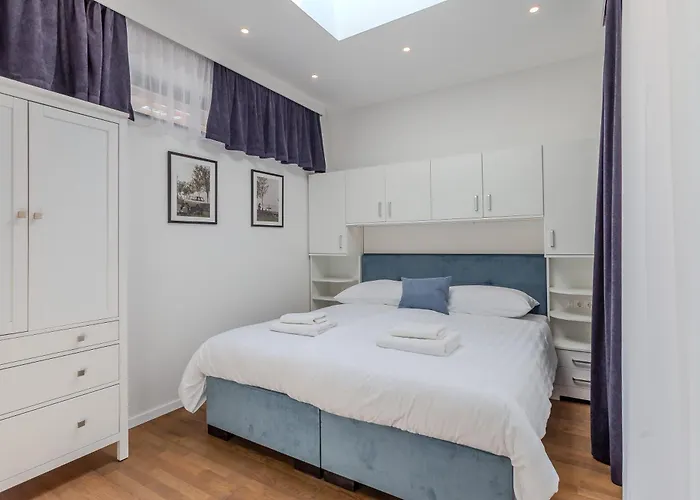 Fueloep Panzio Near Balaton Apartment