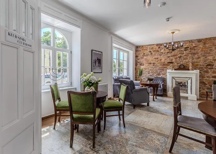 Fueloep Panzio Near Balaton Apartment Révfülöp