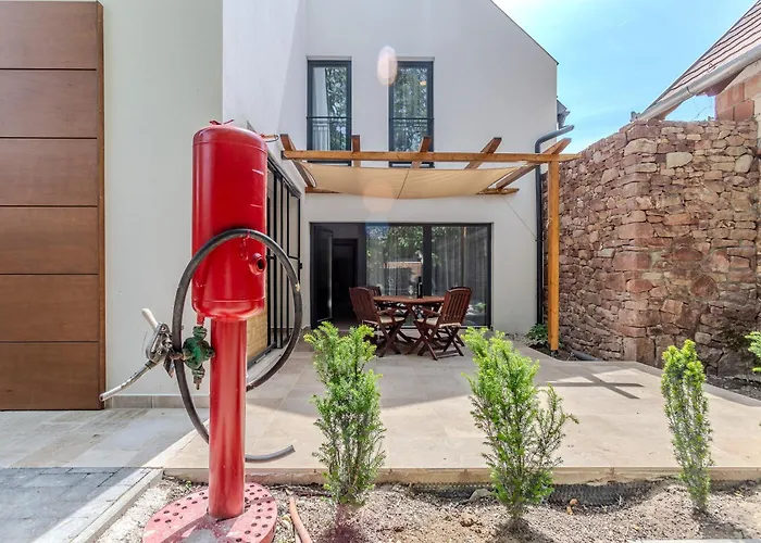 Fueloep Panzio Near Balaton Apartment Révfülöp