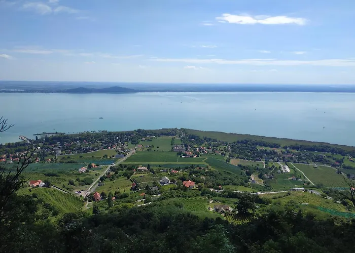 Fueloep Panzio Near Balaton Révfülöp
