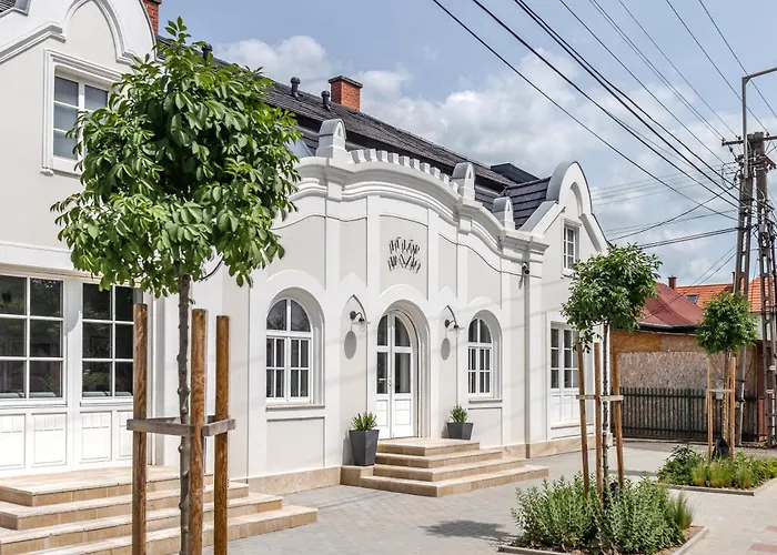 Apartment Fueloep Panzio Near Balaton