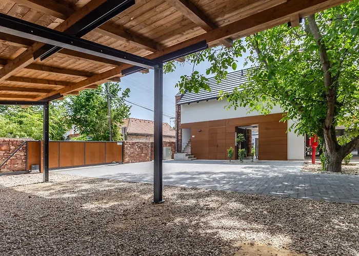 Fueloep Panzio Near Balaton Apartment *