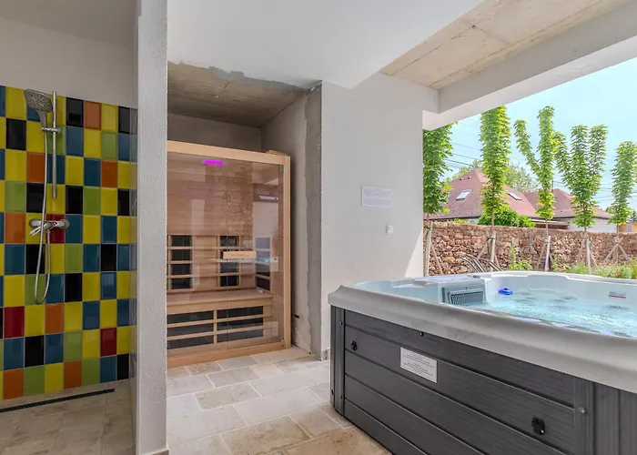 Fueloep Panzio Near Balaton Apartment Révfülöp